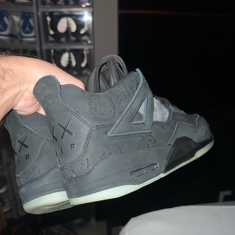 Jordan 4 kaws
